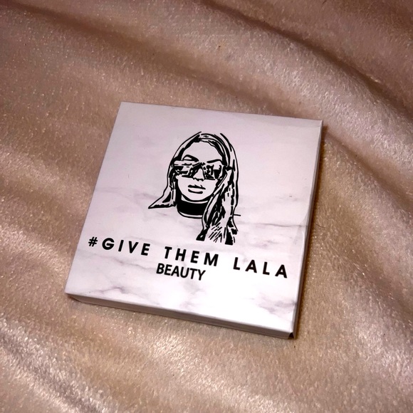 #Give Them Lala showstopper highlighter - Picture 1 of 2